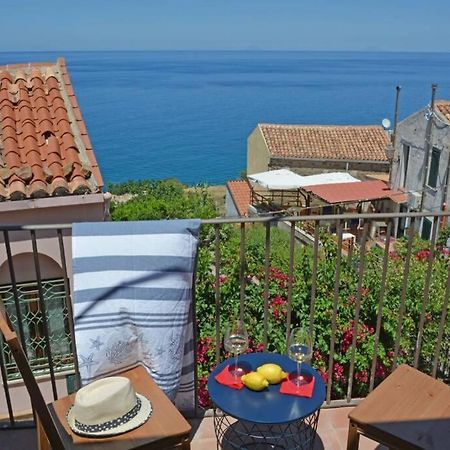 Terrazza Ambrogio Apartment Сант'Амброджо Екстериор снимка