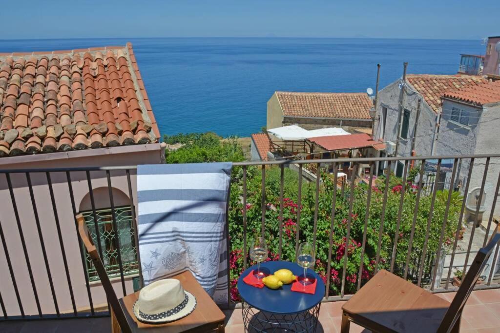 Terrazza Ambrogio Apartment Сант'Амброджо Екстериор снимка